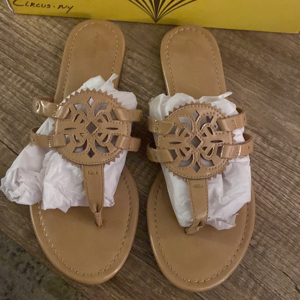 Circus by Sam Edelman Women's Canyon Flat Sandal, Almond 7.5